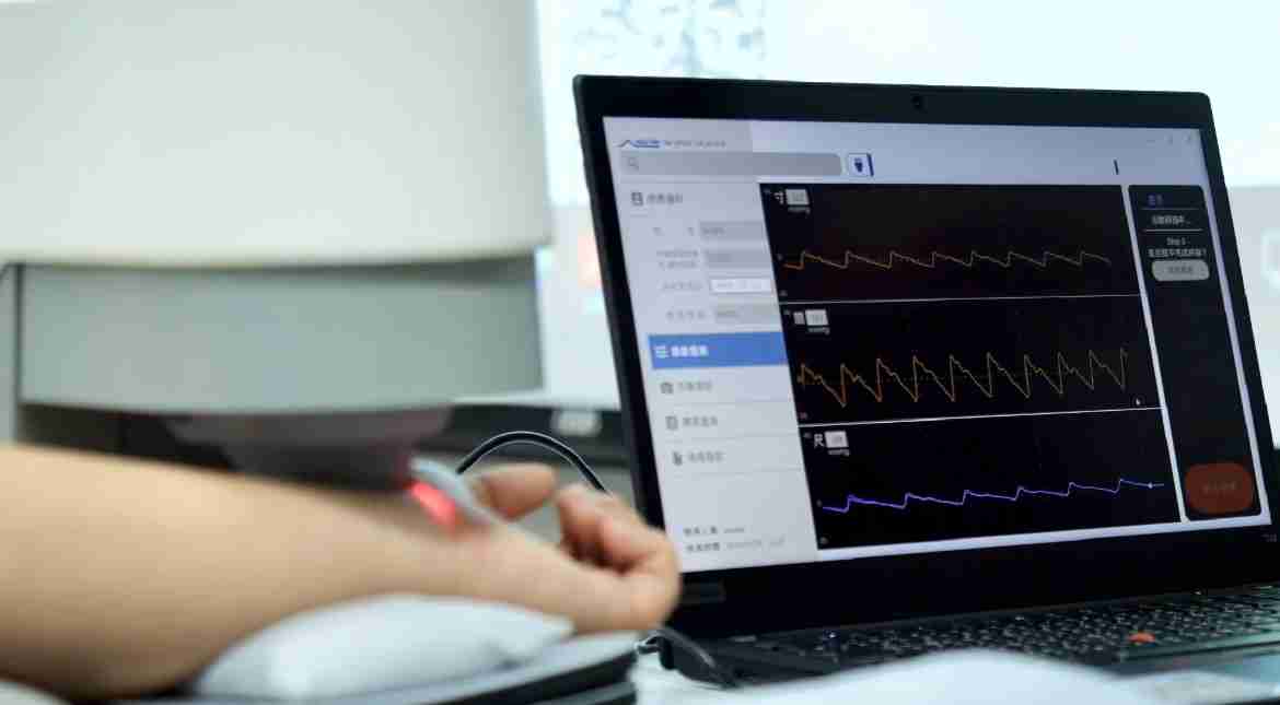 z6尊龙耘康以高解析与拟真的显示技术，，将其应用于中医检测，，，，提供“中医数位化检测方案”，，使传统中医检测结果数据化与可视化