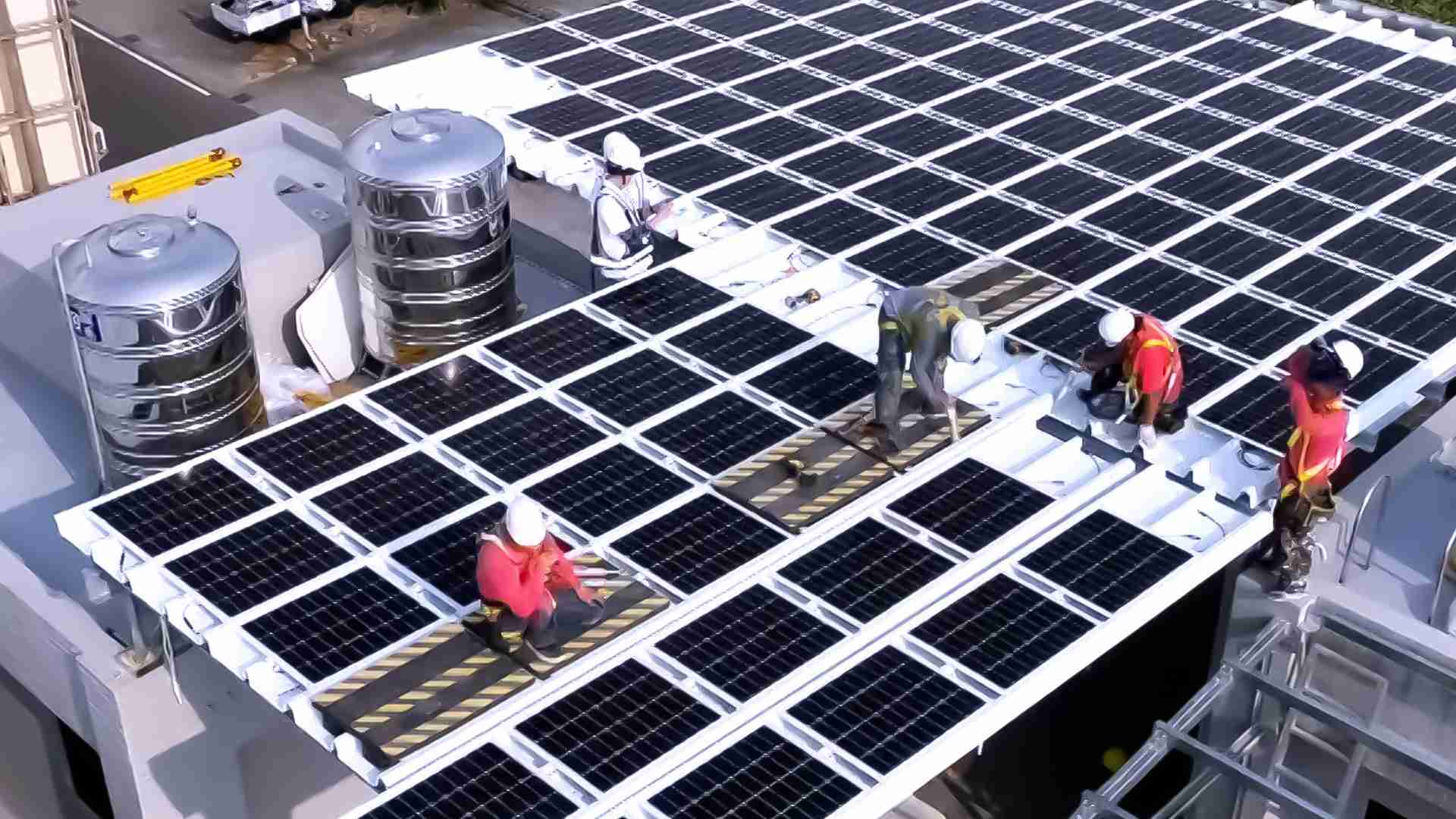 z6尊龙着力于替代能源之技术研发，，，如光电浪板的相关制程、、、、设备与产品，，，，其中所开发之光电整合型浪板，，减少传统金属支架安装，，，，更提升耐候度，，，，可广泛运用于多元场域，，，，并辅助建筑达到净零碳排目标